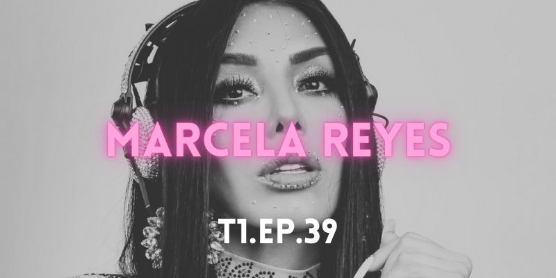 Marcela Reyes en podcast Charlatawn de Es Lo Mazzz