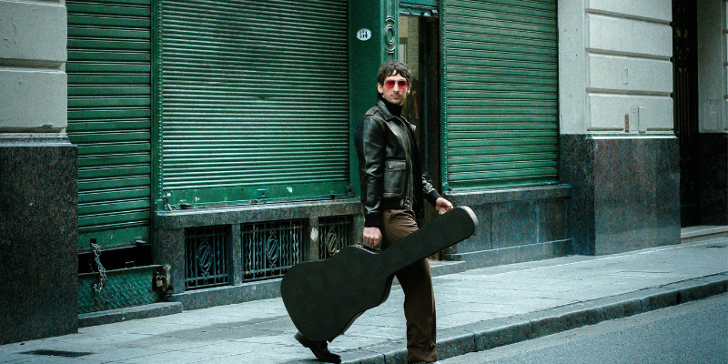 Lobel esta lanzando su nuevo disco en el momento perfecto en es lo mazzz