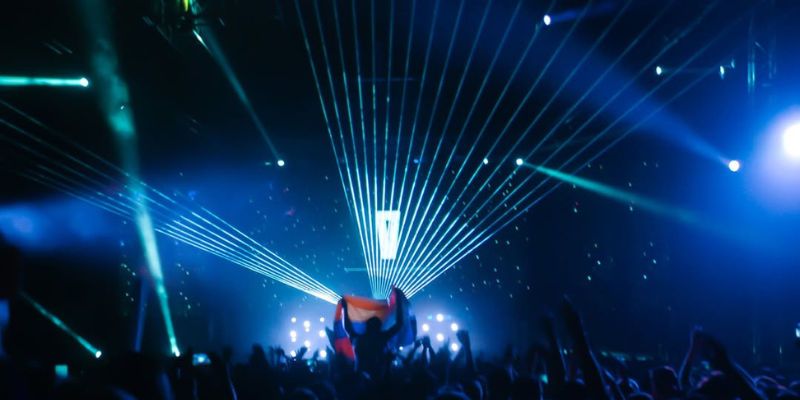 Andrés Rivera diseño laser luces en es lo mazzz