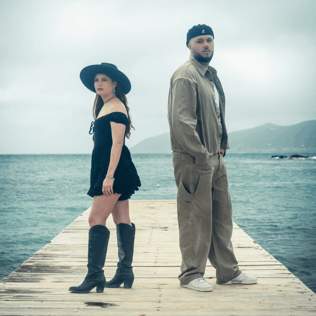 Carolina Vega y Dellacruz en es lo mazzz polos opuestos