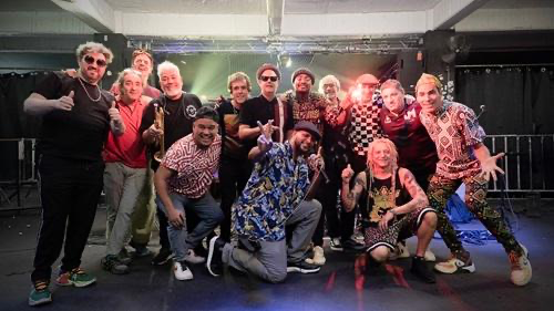 systema solar y los auténticos decadentes en es lo mazzz