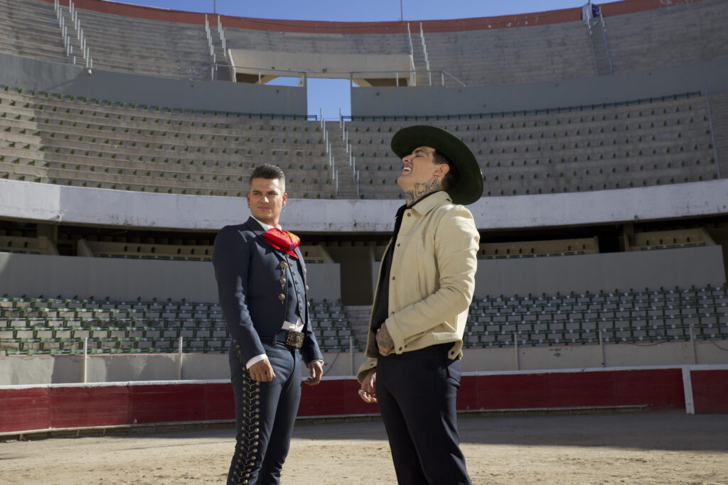 Pipe bueno y Adriel Favela estrenan Déjame Entrar en es lo mazzz