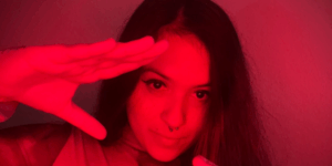 Thalía Mayor presenta I Miss U, su nuevo sencillo pop punk con alma indie y estética de los 2000.