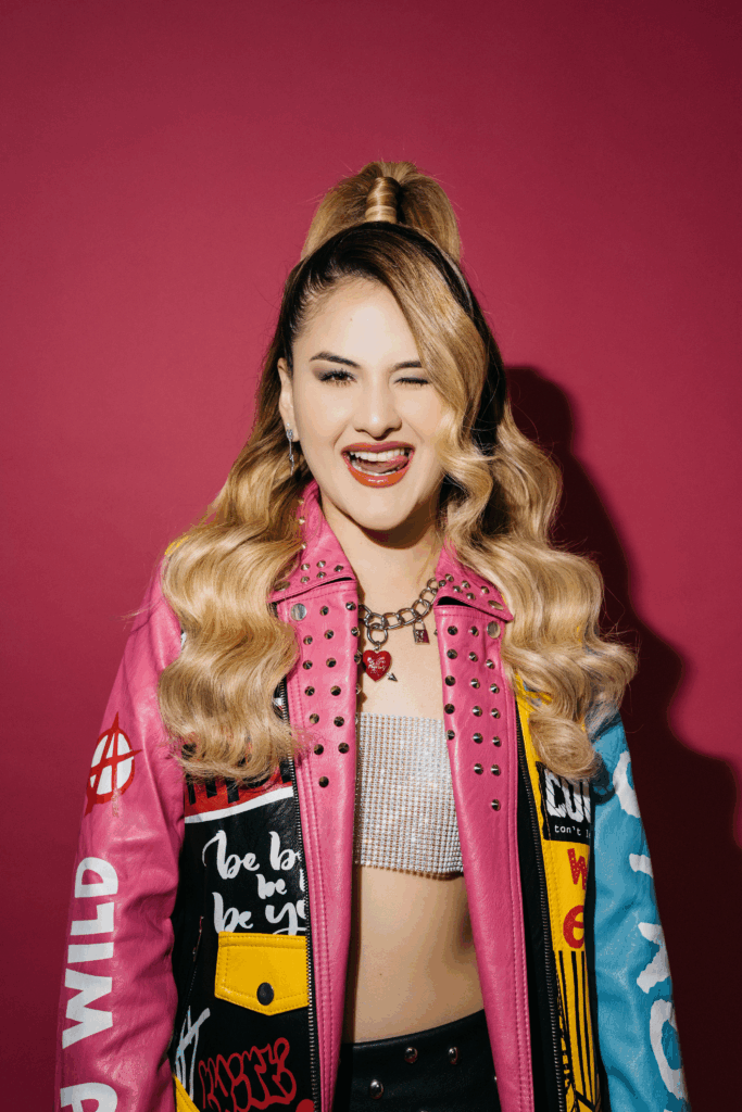 Mar Rendón presenta su nuevo sencillo Pero No Tanto, una cumbia con esencia pop y autenticidad latina.