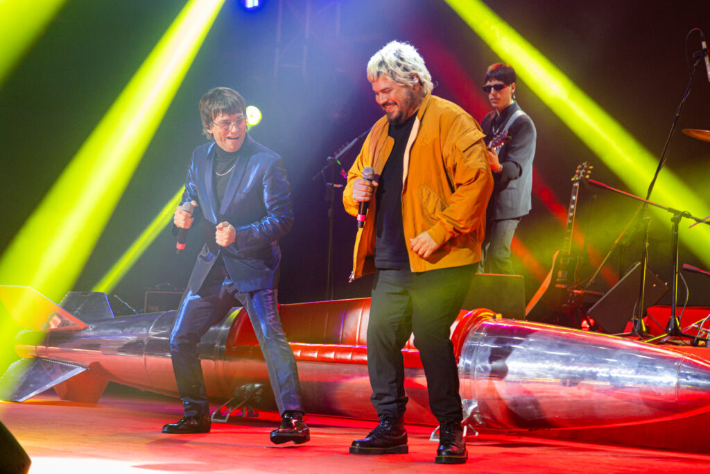 Turf y Santiago Motorizado en es lo mazzz