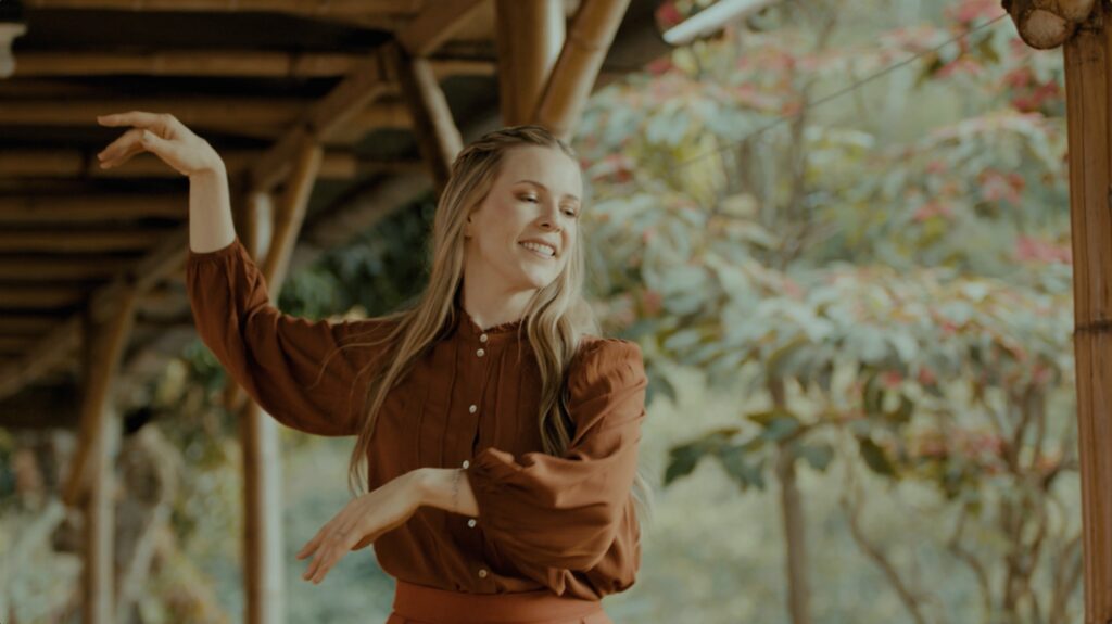 Katie James en es lo mazzz