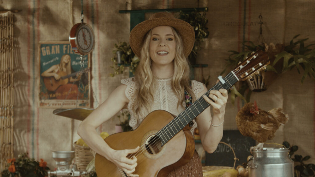 Katie James en es lo mazzz