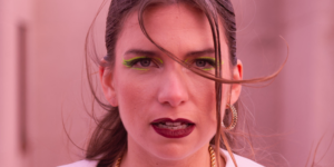 Xerach presenta una versión queer y electrónica de “Pobre Diabla” en es lo mazzz