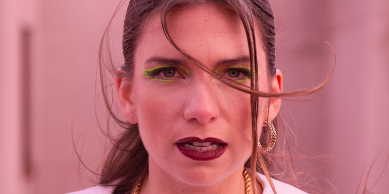 Xerach presenta una versión queer y electrónica de “Pobre Diabla” en es lo mazzz