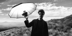 Alex Ferreira presenta El Arte de Esperar, un disco que convierte la pausa en luz en es lo mazzz