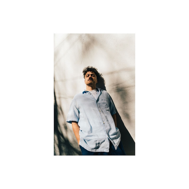 Alex Ferreira presenta El Arte de Esperar, un disco que convierte la pausa en luz en es lo mazzz