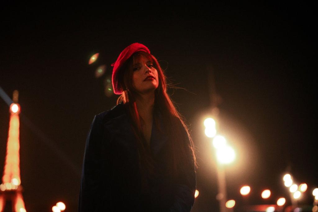 Carolina Vega lanza Paris, una canción sobre vivir el presente