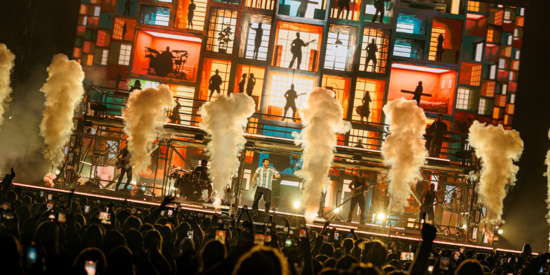 Sebastian Yatra inicia una gira… y algo en su forma de pararse en el escenario cambió