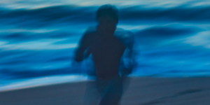 Vice Arrué inaugura su nueva era con “Conocerte+” (y sí, es para bailar sin culpa)