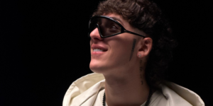 SAI estrena “Piñato” y le mete voz a una guaracha que no suele hablar