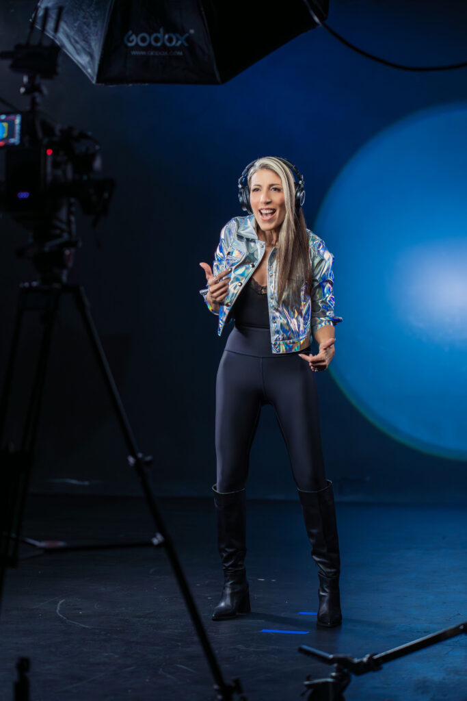Roxana Frontini no lanza una canción: propone una forma de pensar con “Alta Frecuencia”