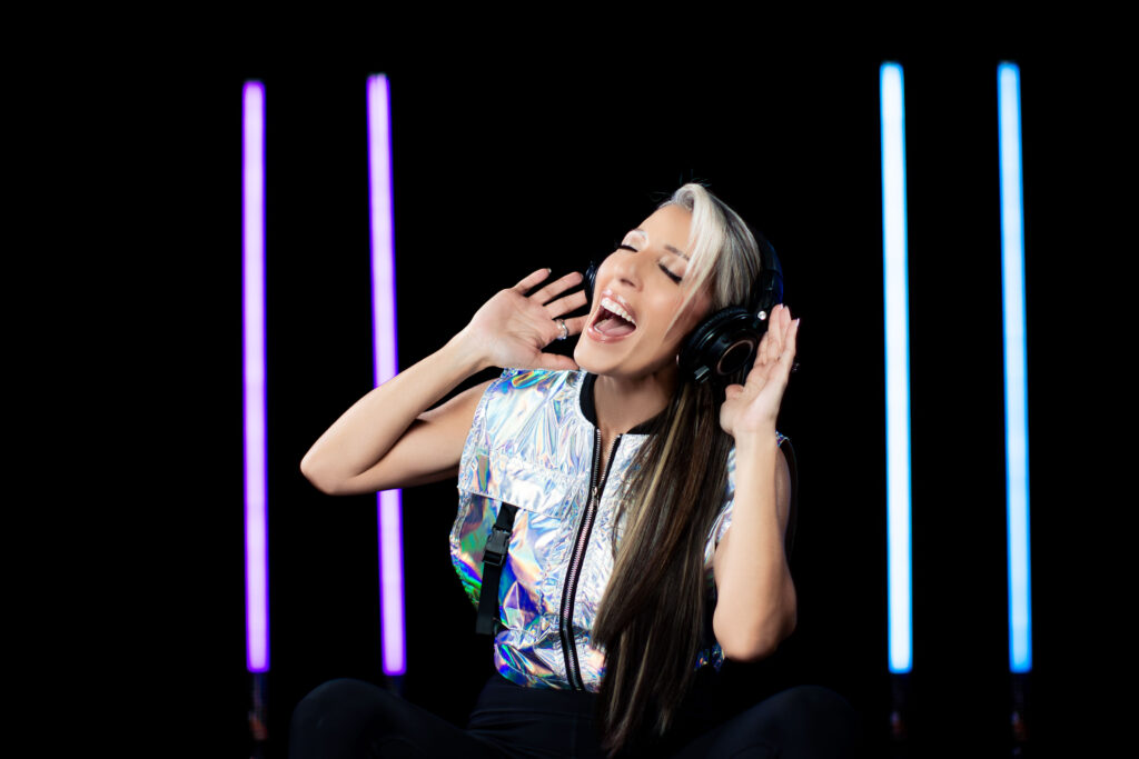 Roxana Frontini no lanza una canción: propone una forma de pensar con “Alta Frecuencia”