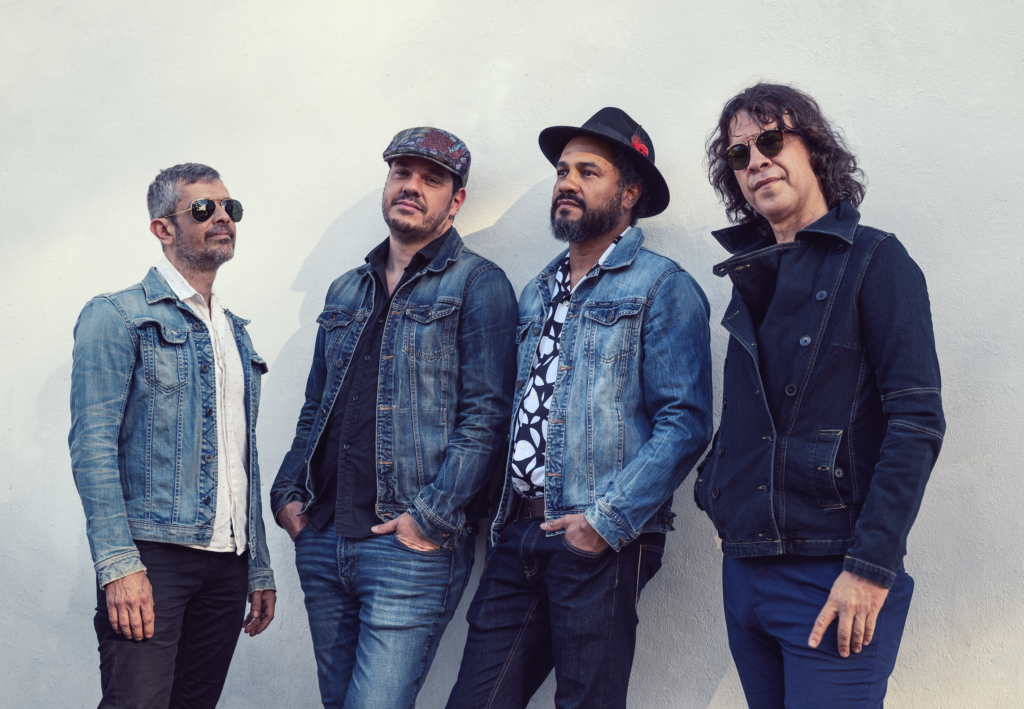 Superlitio presenta “Días Perfectos” y plantea algo incómodo: desconectarse en serio