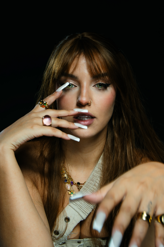 Aisha L.K. presenta su nuevo single "Princeso"