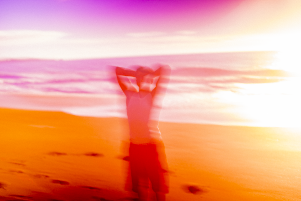 Vice Arrué inaugura su nueva era con “Conocerte+” (y sí, es para bailar sin culpa)