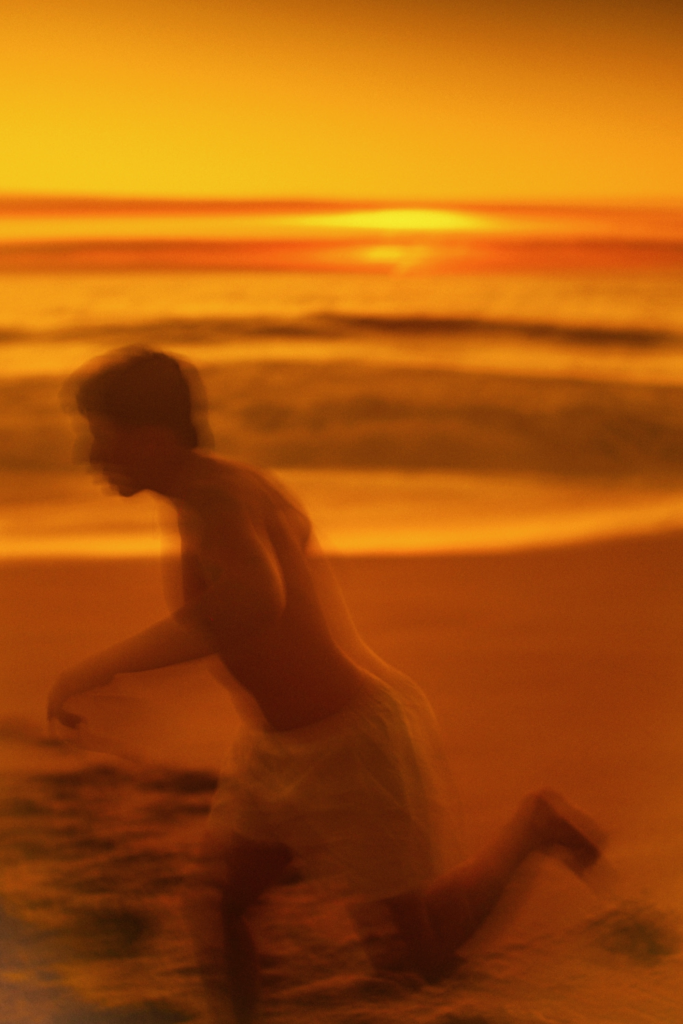 Vice Arrué inaugura su nueva era con “Conocerte+” (y sí, es para bailar sin culpa)