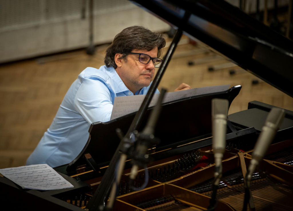 Tito García y la decisión de no encajar en una sola categoría