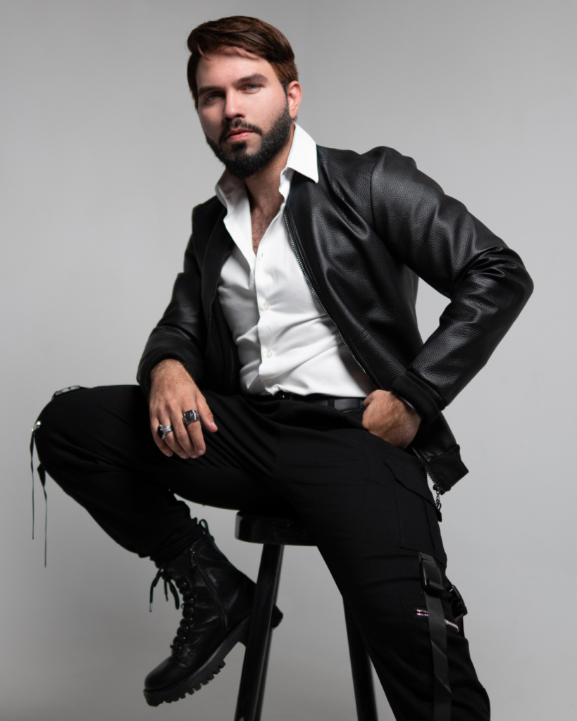 Eduardo Grillo lanza “Botella” y “Escúchalo”
