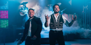 UBanda y Frank Alba convierten el amor fugaz en el corazón de “VABEM”