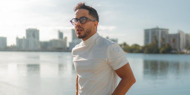 El ingeniero de éxitos NAIZ regresa con "Epicentro", un himno de fe para Latinoamérica