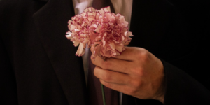 Noah Froid florece con “Clavel”, una declaración de amor sin filtros