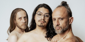 Tensión Flora estrena “Tanta miel”, una canción sobre la libertad de soltar lo que duele