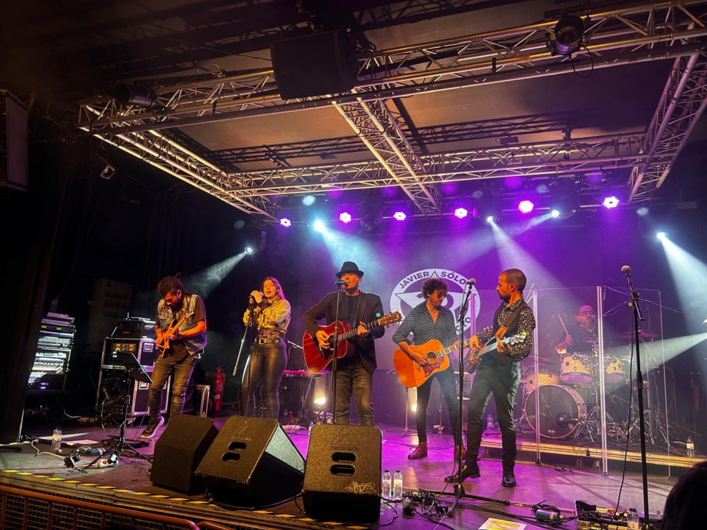 Javier Sólo celebra 20 años de canciones con “Alunizaje de Emergencia (En Directo)”