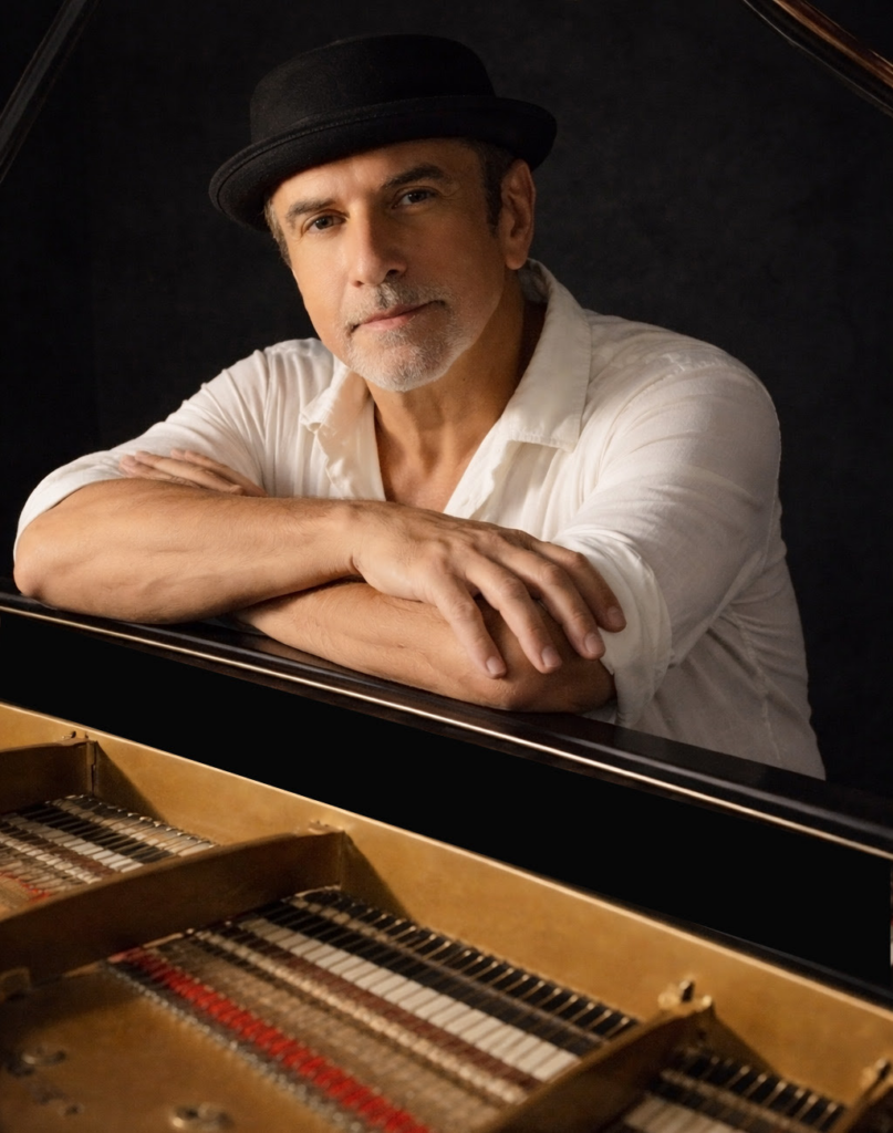 Alvaro Peire presenta “Tren Nocturno”