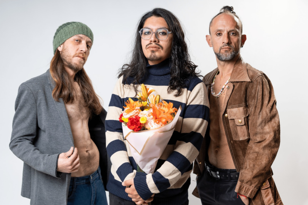 Tensión Flora estrena “Tanta miel”, una canción sobre la libertad de soltar lo que duele
