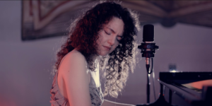 Laia Alcolea presenta 'PIEL', un EP que transforma la memoria y la vulnerabilidad en canciones