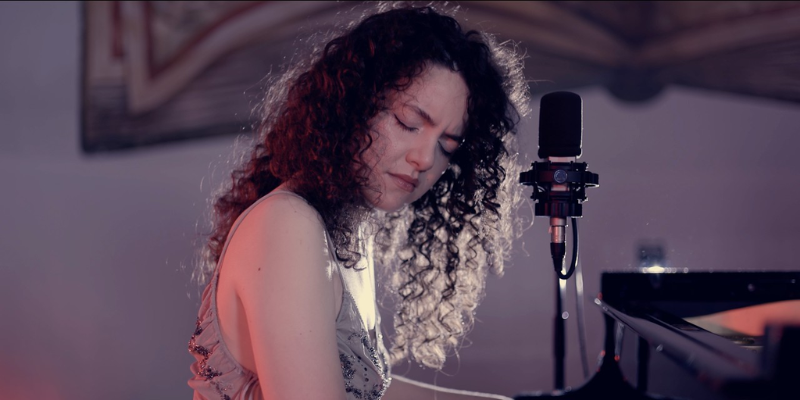Laia Alcolea presenta 'PIEL', un EP que transforma la memoria y la vulnerabilidad en canciones